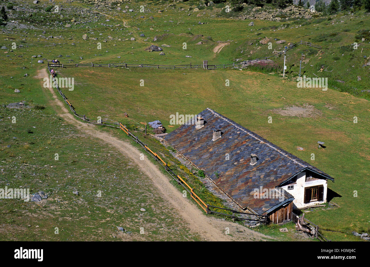 Ex Royal Hunting Lodge (2165 mt) di Orvieille, ora adibita a palazzetto dei ranger, Valsavarenche, Parco Nazionale del Gran Paradiso, Valle d'Aosta Foto Stock