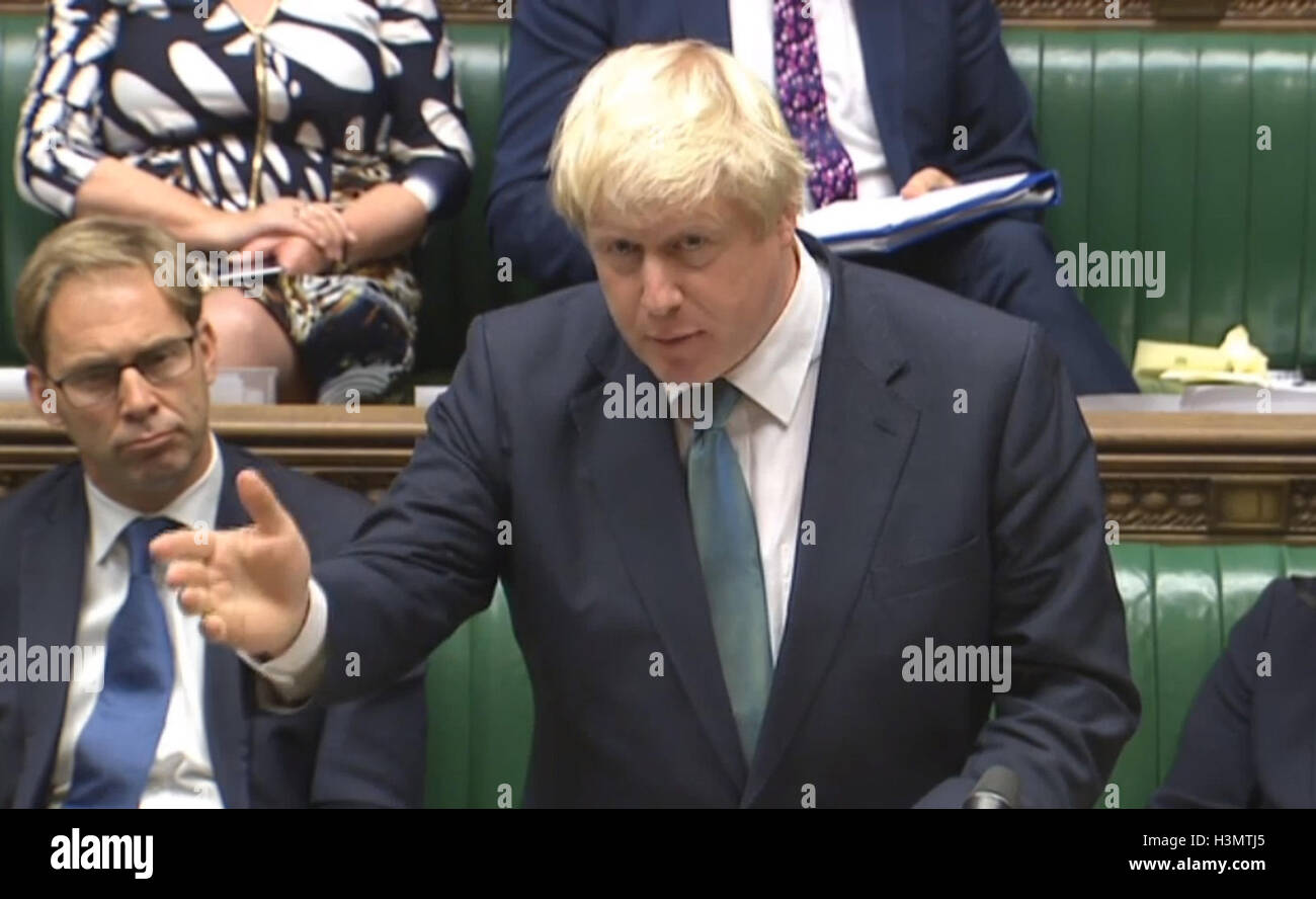 Segretario di Stato per gli affari esteri Boris Johnson nella Camera dei Comuni di Londra, dove egli ha parlato della crisi in Siria. Foto Stock