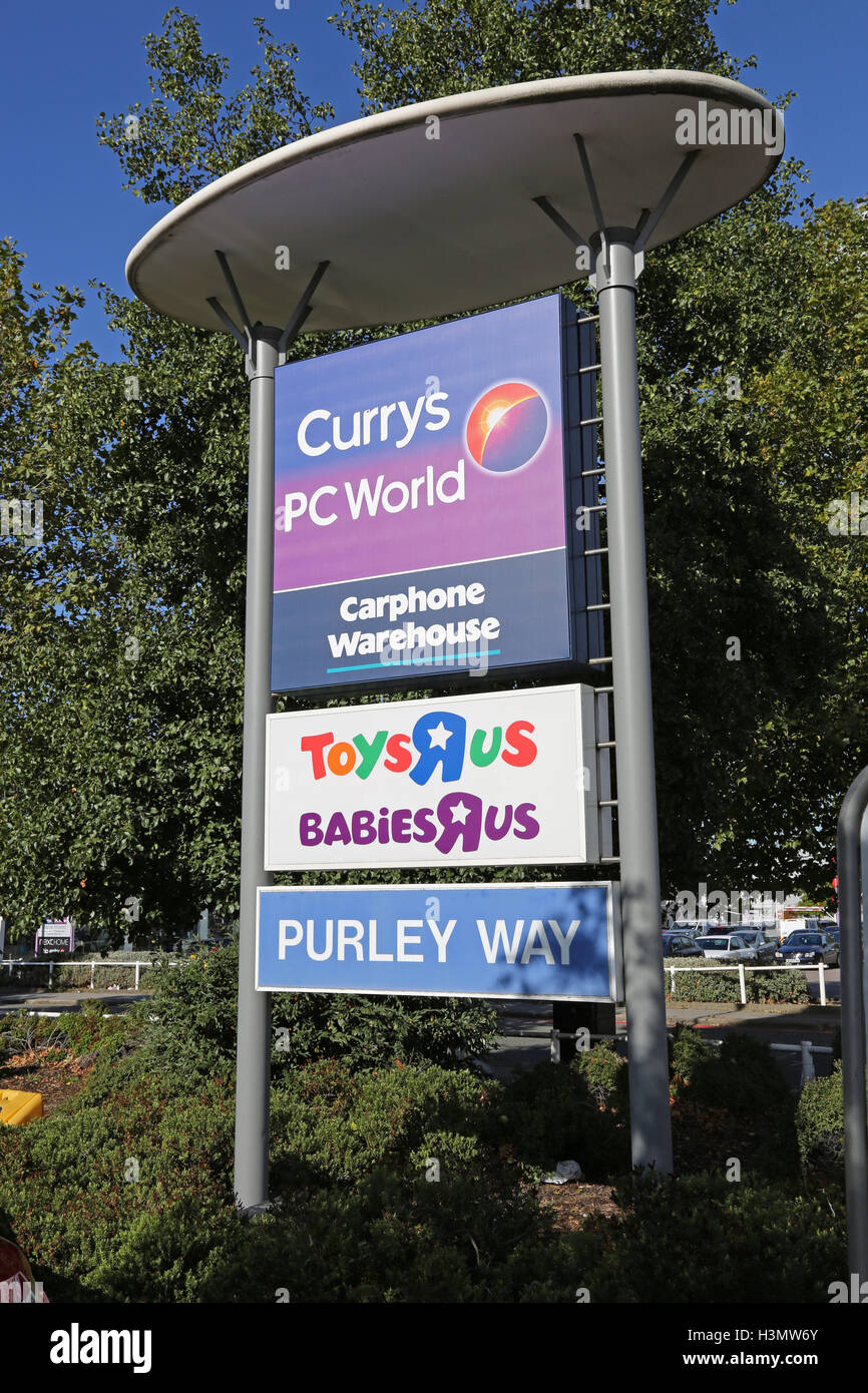 Retail Park segno sulla Purley Way, Croydon, Regno Unito. Una delle principali fuori città zona commerciale nel sud di Londra, Regno Unito Foto Stock