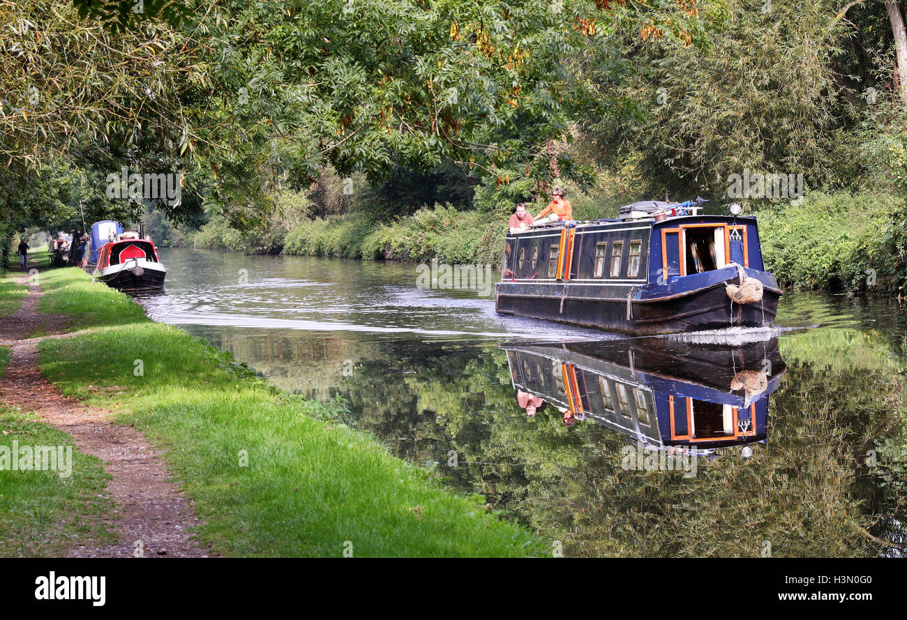 Narrowboats sul Grand Union Canal in Inghilterra Foto Stock