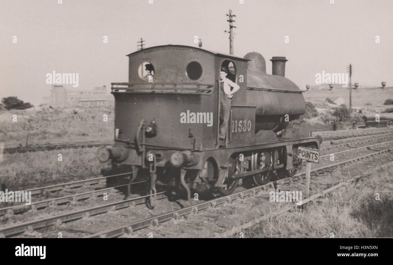 Il Lancashire e Yorkshire Railway Barton Wright LYR Classe 23 0-6-0ST motore tender introdotto 1891. Usato per shunting e breve lavoro di merci questi piccoli motori sono stati a lungo vissuto l'ultimo esempio è stato ritirato dal servizio nel 1964. Questa locomotiva si trovava ad Aintree ed è stata gestita da LMS passando per British Railways nel 1948 finalmente ritirata nel 1955. Fotografato circa 1950 BHZ Foto Stock