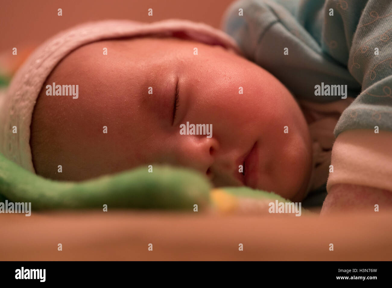 Piccolo bambino dorme Foto Stock