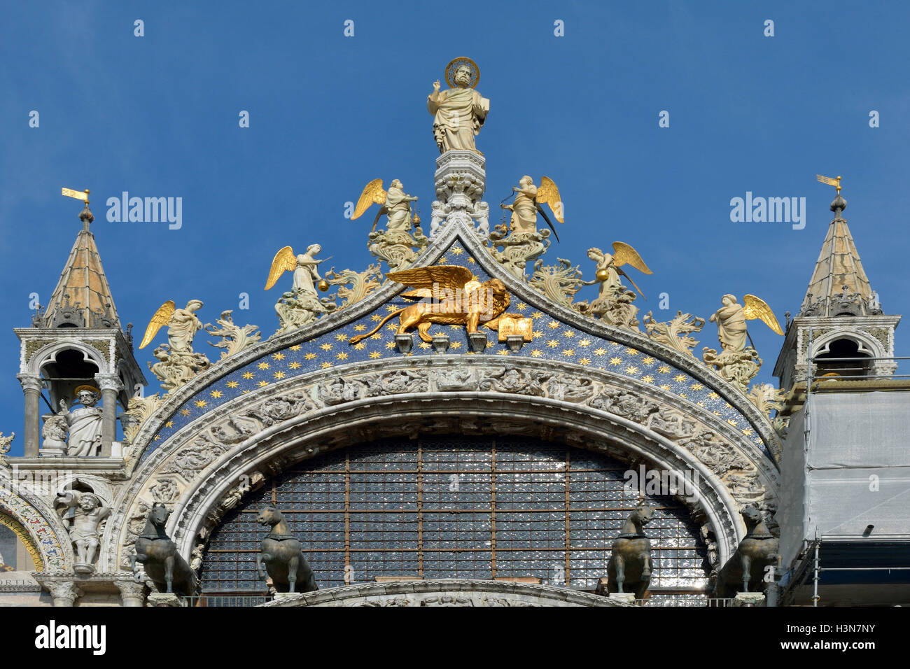 Particolare della facciata della Basilica di San Marco di Venezia in Italia. Foto Stock