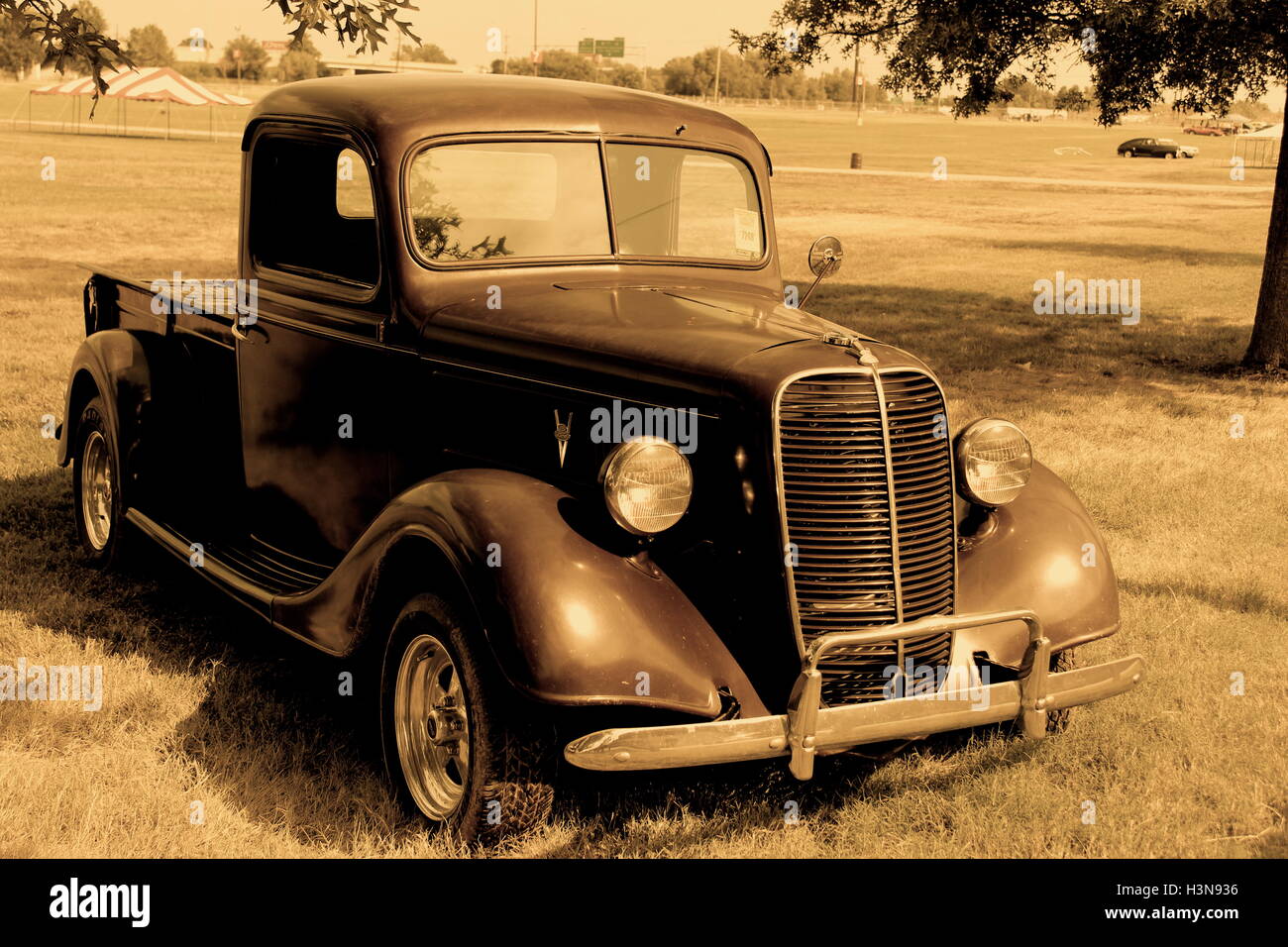 Vecchio carrello e il campo Foto Stock