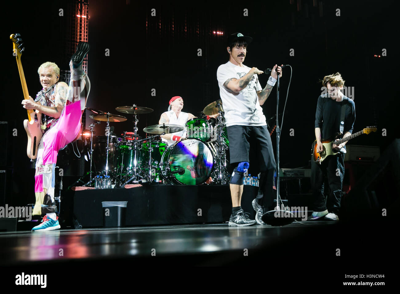 Torino, Italia. 10 ottobre 2016 i peperoncini rossi hanno suonato dal vivo a Torino Credit: Daniele Baldi Foto Stock