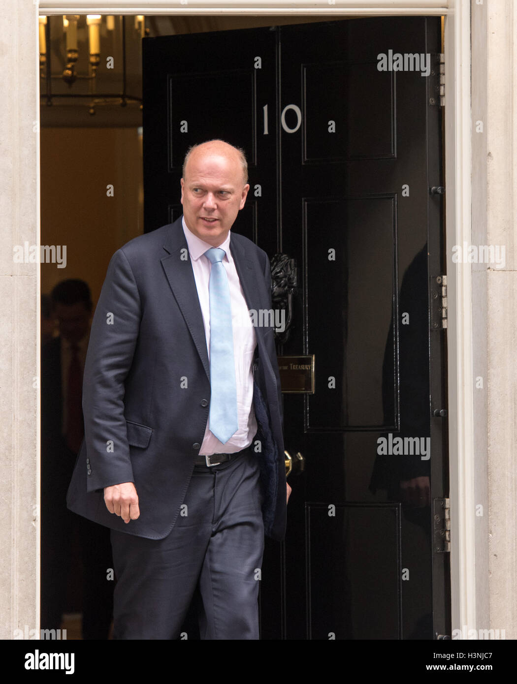 Londra, Regno Unito. 11 ottobre, 2016. Chris temolo, Segretario dei trasporti, foglie 10 Downing Street, a seguito di una riunione del gabinetto. Credito: Ian Davidson/Alamy Live News Foto Stock