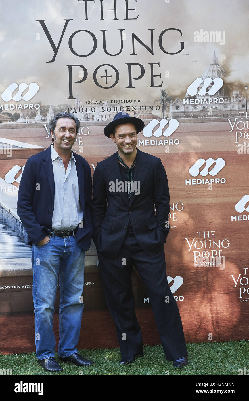 Madrid, Madrid, Spagna. Undicesimo oct, 2016. Jude Law, Paolo Sorrentino ha  frequentato "Il giovane Papa' photocall
