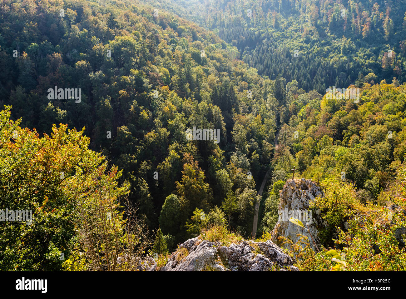 Visualizza in basso sul bel paesaggio di Swabian Alb Foto Stock