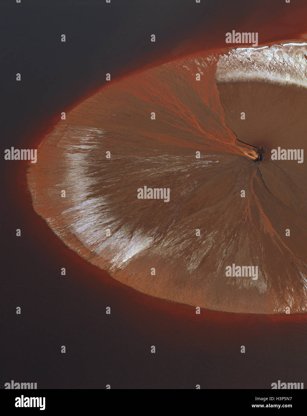 Stagni di insediamento alla miniera di bauxite, Foto Stock