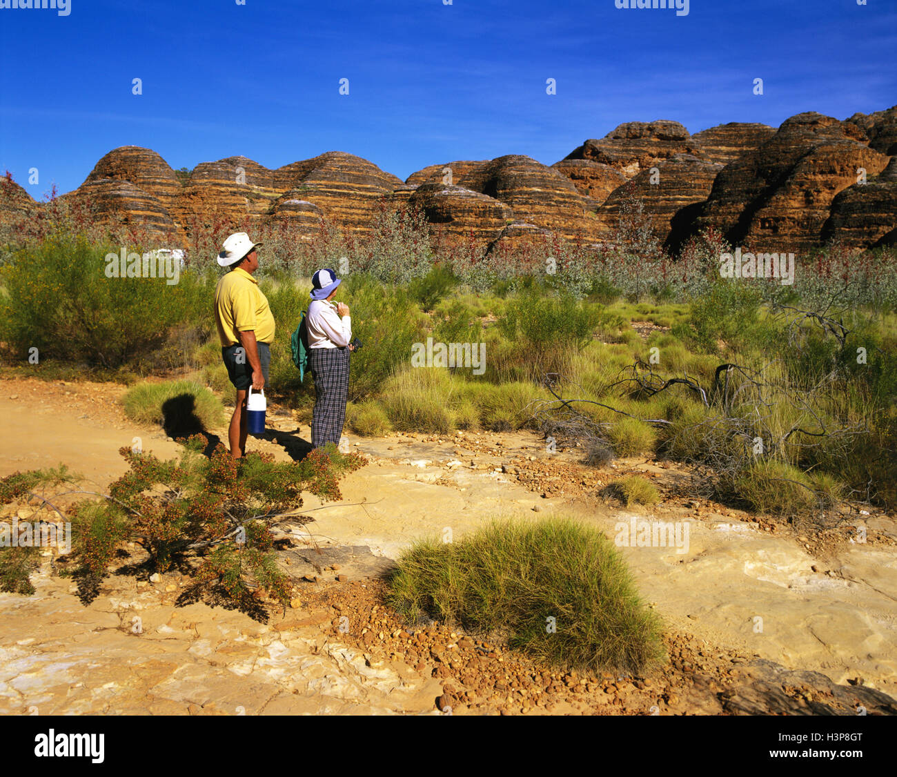Turisti e la catena dei Bungle Bungle Range. Foto Stock