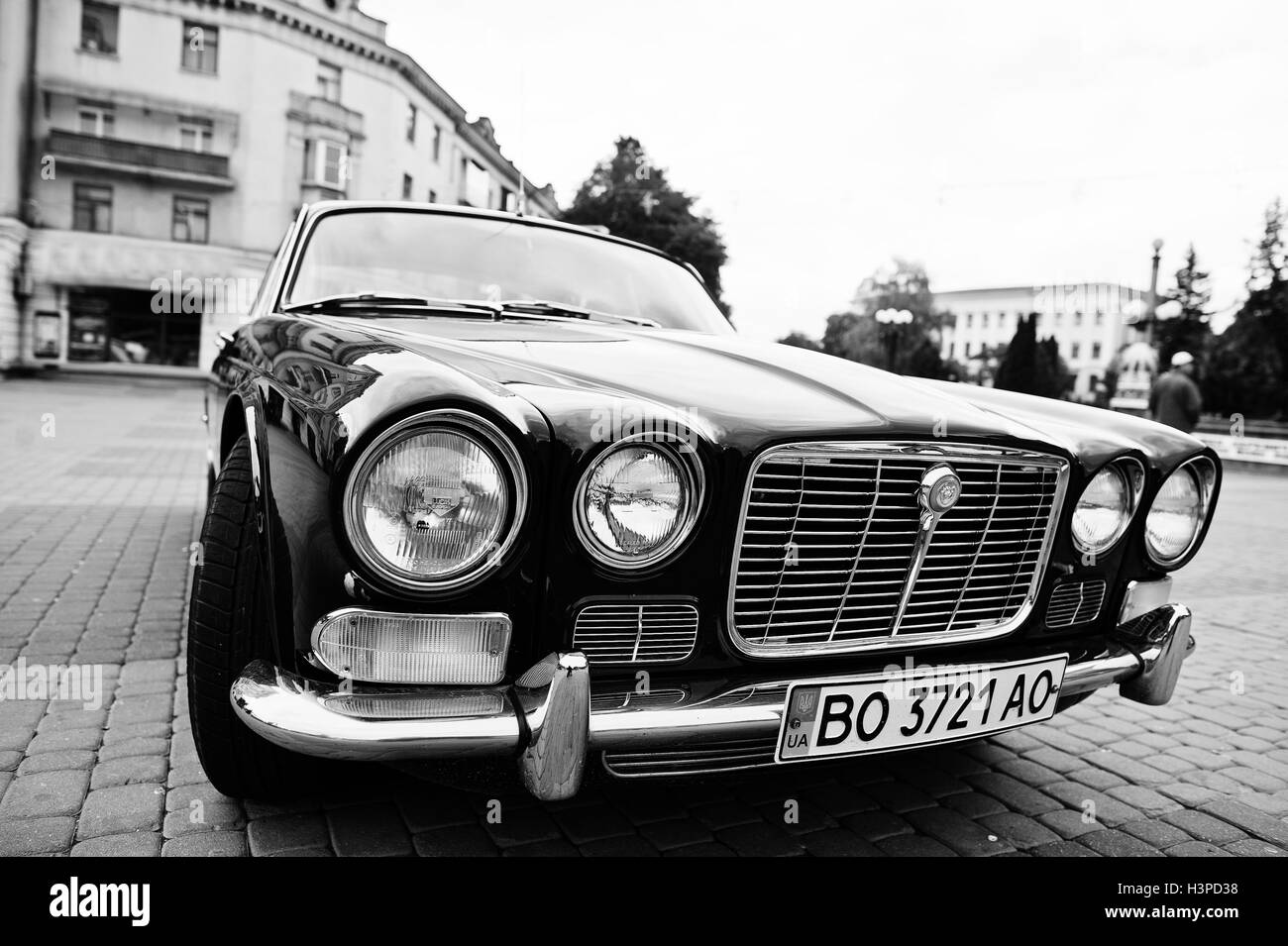 Tarnopol, Ucraina - Ottobre 09, 2016: retrò classico auto Jaguar XJ6 Serie, vetture di lusso venduti dalla British automobile brand, Jag Foto Stock