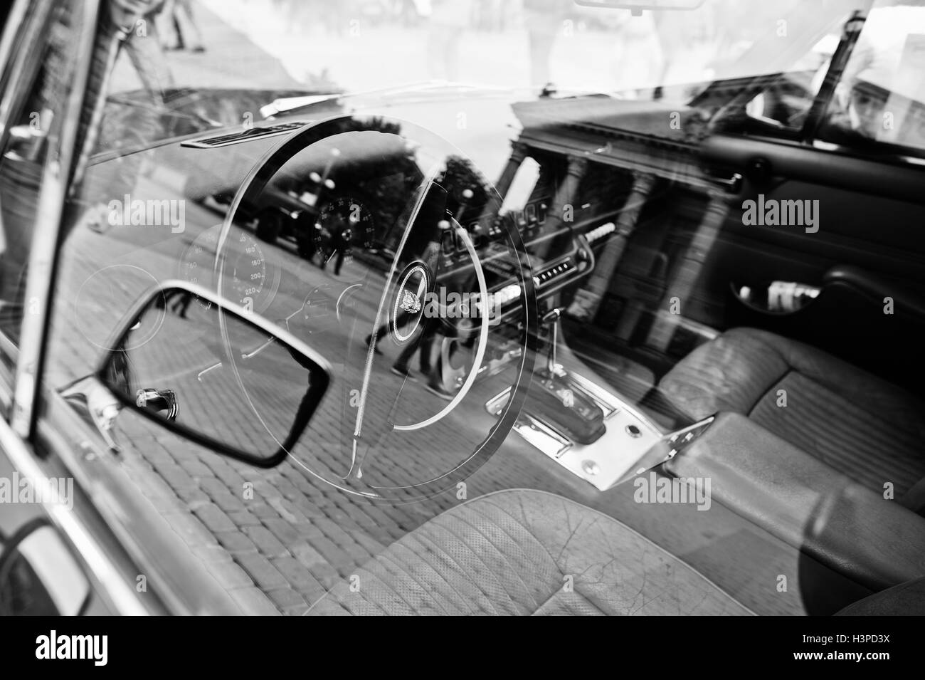 Tarnopol, Ucraina - Ottobre 09, 2016: salone interno o di retro auto Jaguar XJ6 Serie, vetture di lusso venduti dalla British automobi Foto Stock