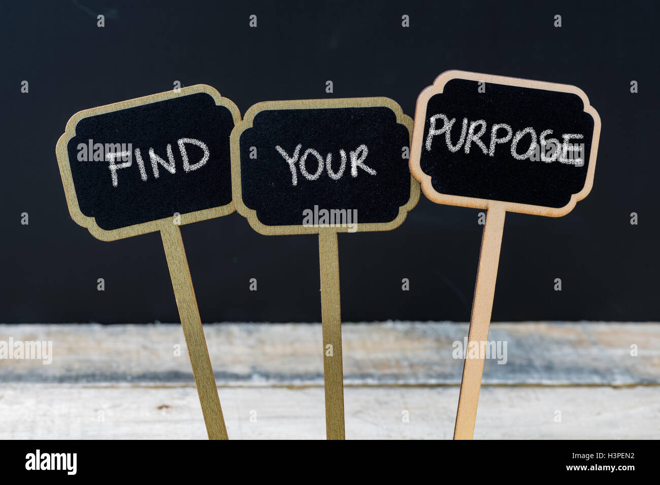 Messaggio di Business trovare il vostro scopo scritto con un gessetto su legno mini etichette di Blackboard Foto Stock