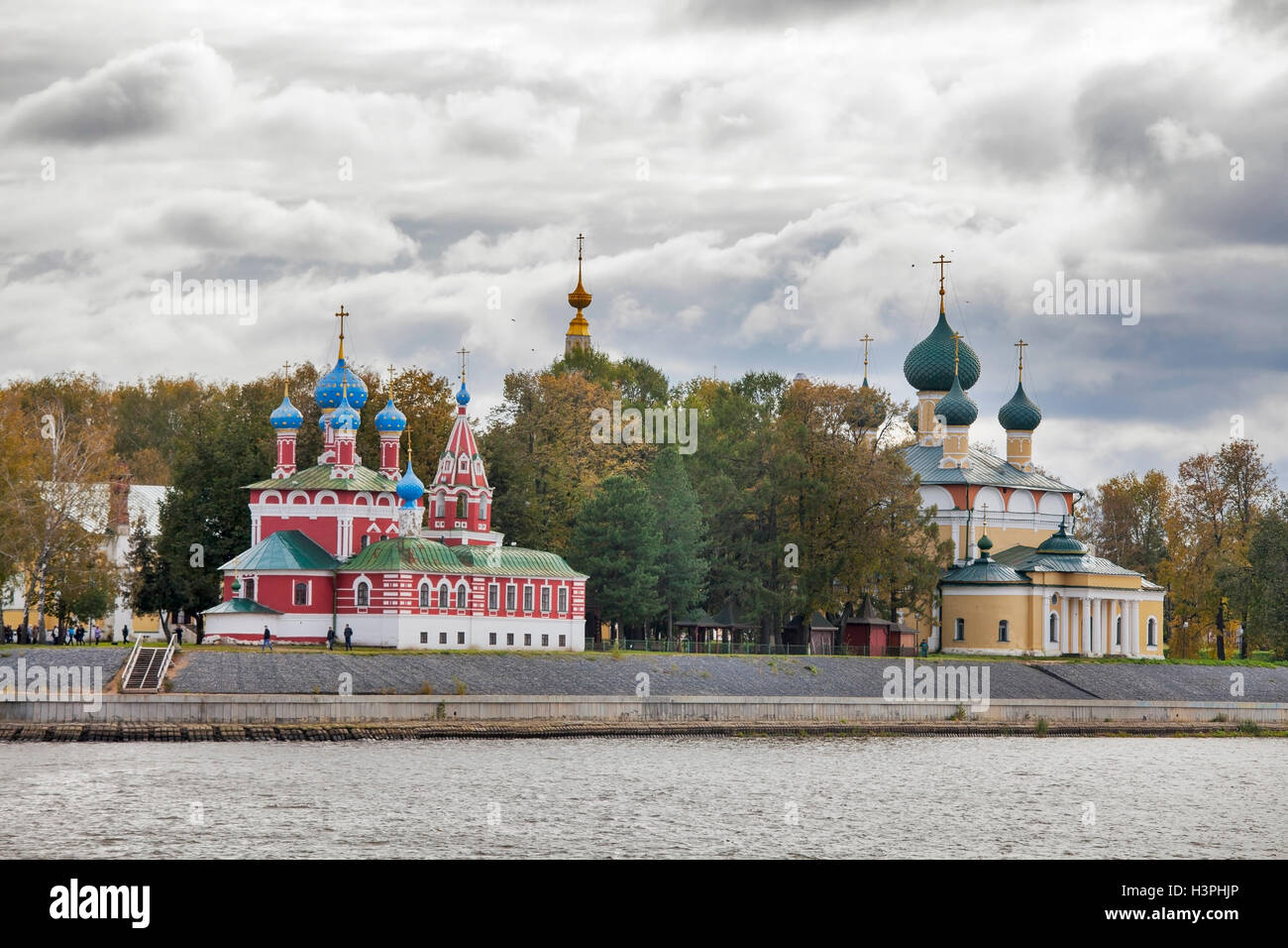 UGLICH, Russia - 23 settembre 2016:La passeggiata nella città di Uglich Foto Stock