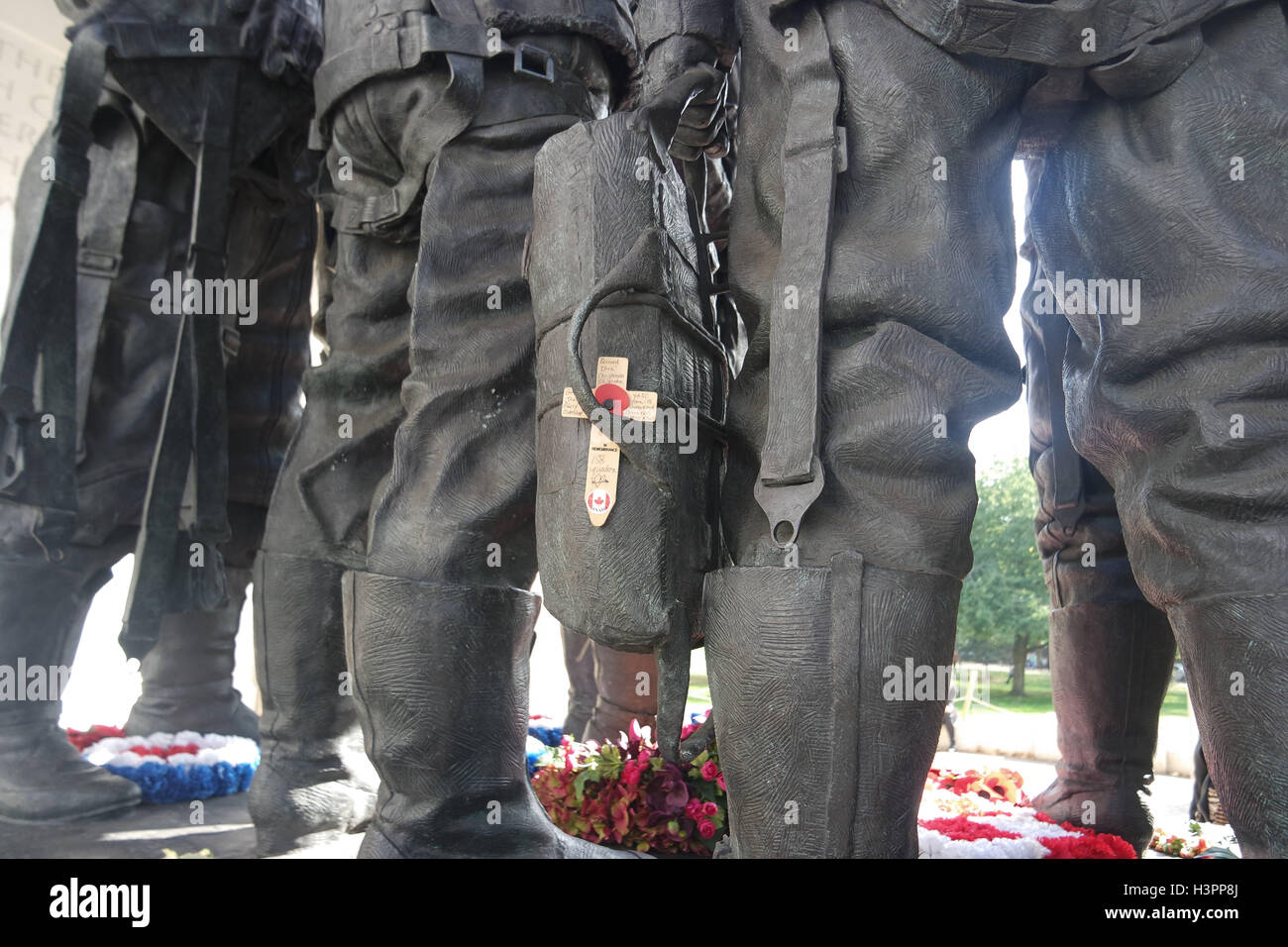 Bombardiere dettagliata il comando memoriali statua, Londra Foto Stock