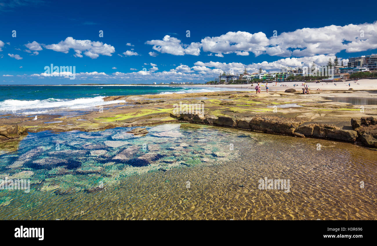 CALOUNDRA, AUS - Agosto 13 2016: calda giornata di sole a Kings Beach Calundra, Queensland, Australia Foto Stock
