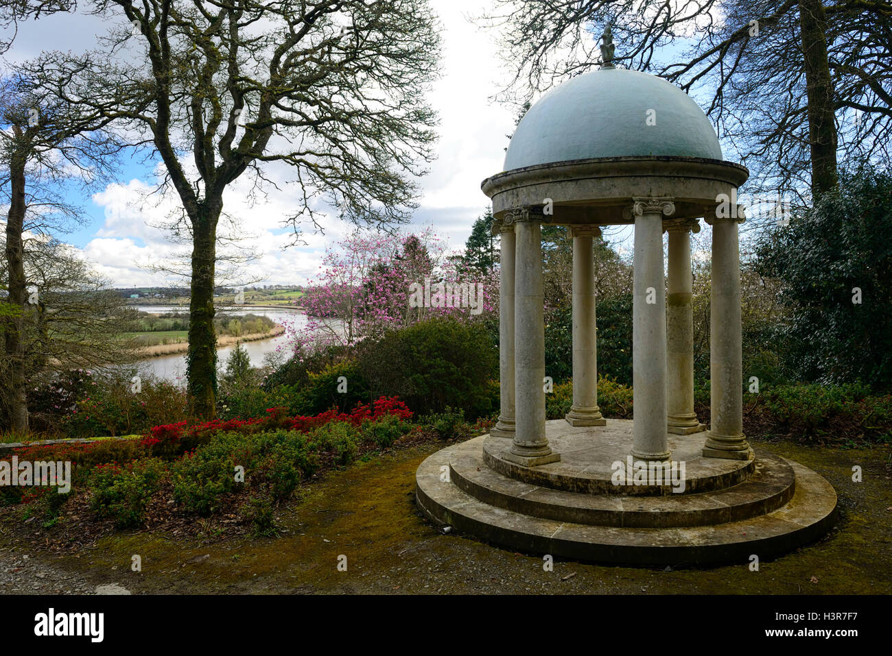 Temple Mount Congreve giardini con vista fiume Suir ambrose congreve magnolia alberi floreali RM Foto Stock