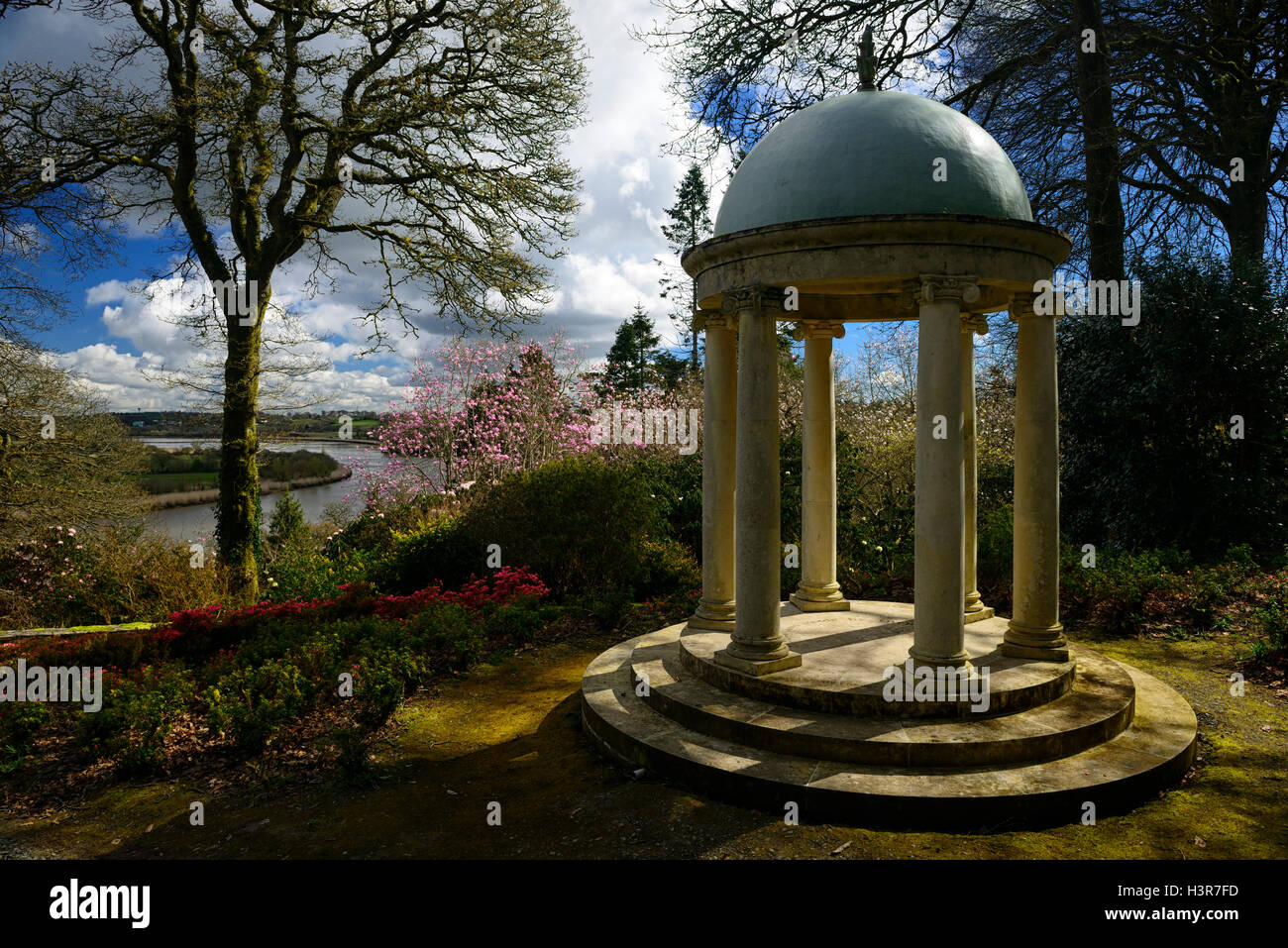 Temple Mount Congreve giardini con vista fiume Suir ambrose congreve magnolia alberi floreali RM Foto Stock