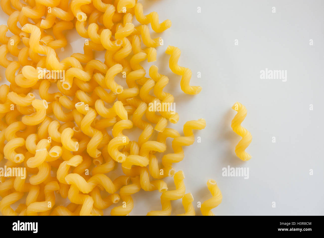 La pasta italiana: fusilli Foto Stock