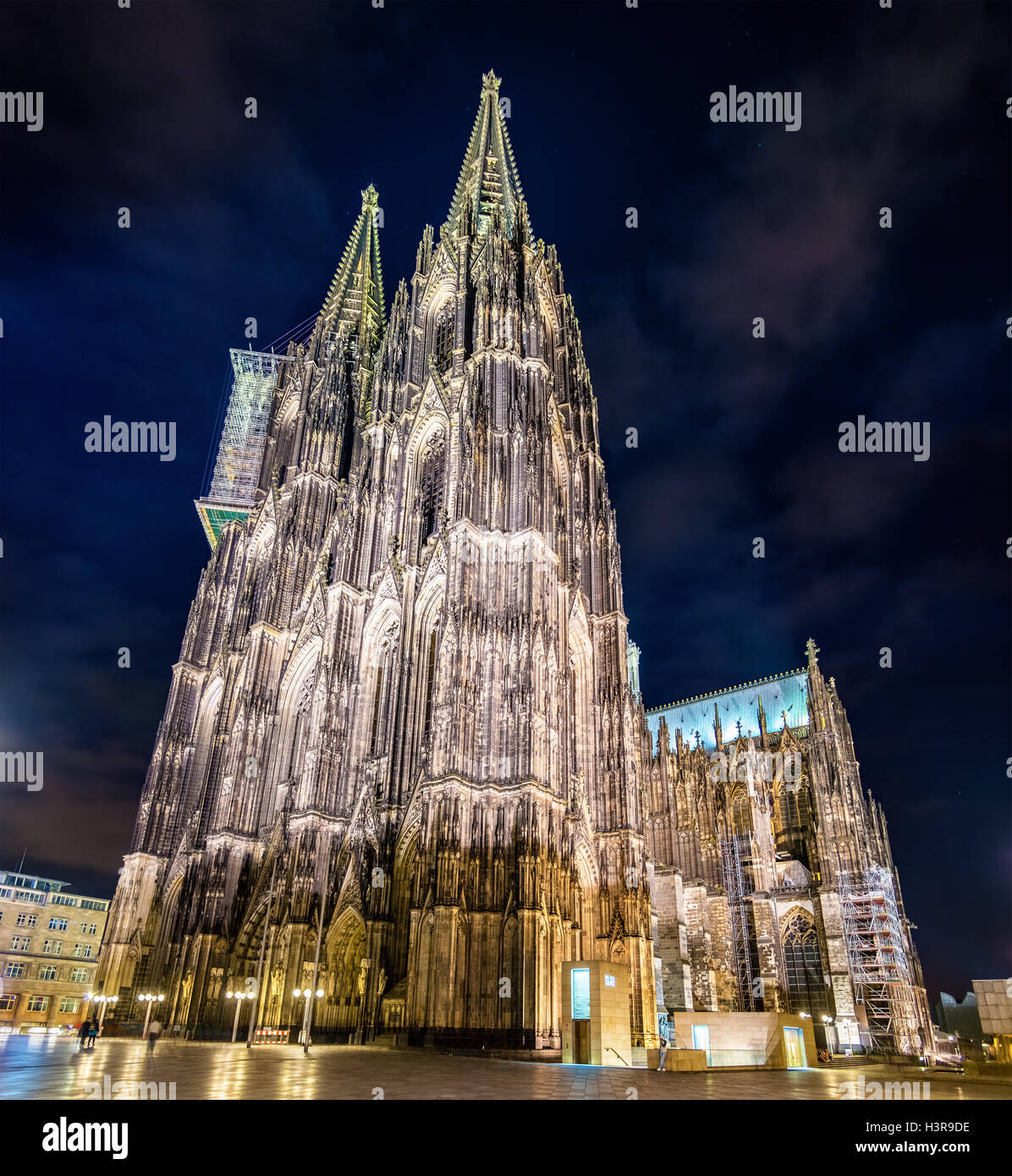 Vista notturna della Cattedrale di Colonia - Germania, Renania settentrionale-Vestfalia Foto Stock