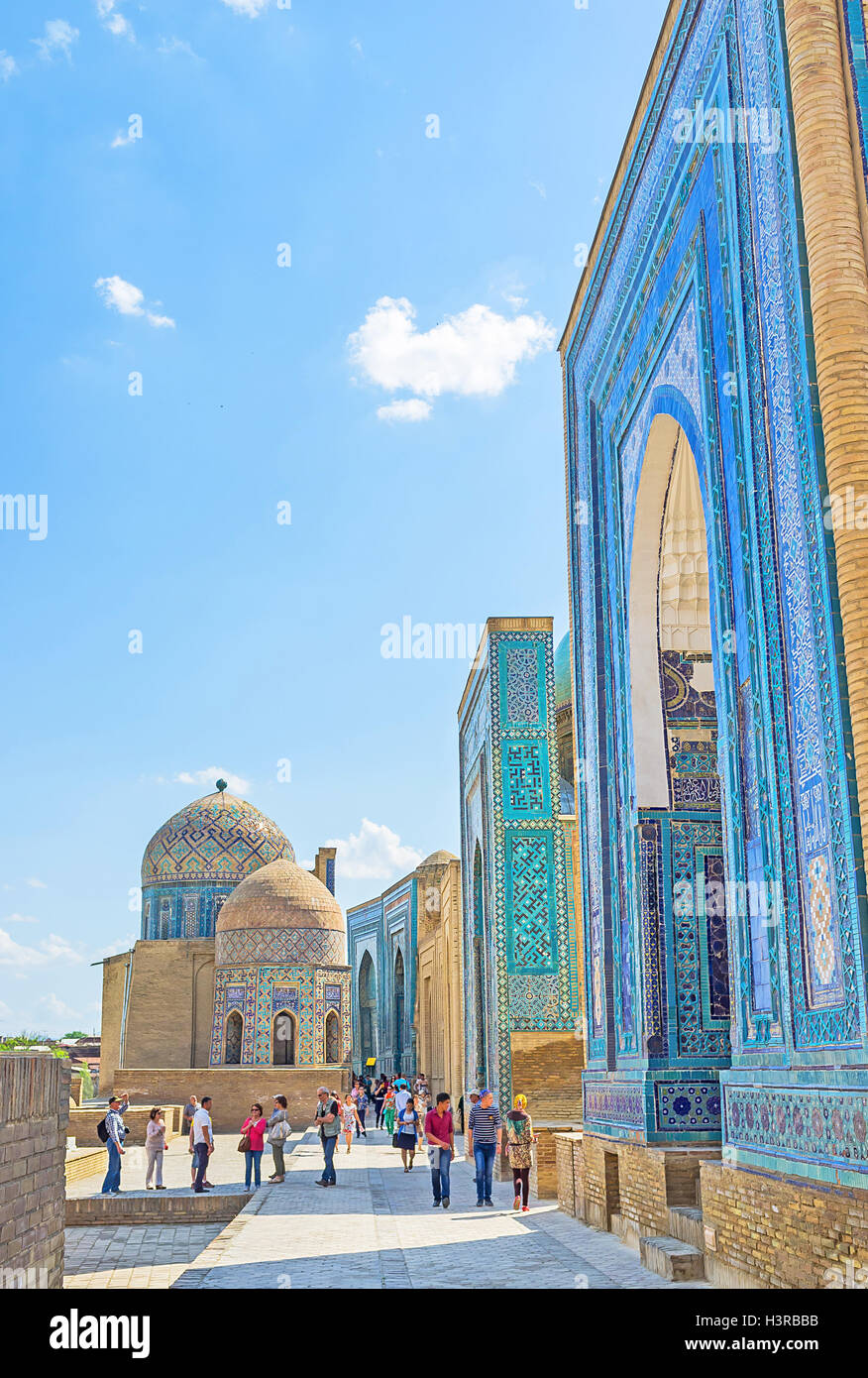 Lo Shah-i-Zinda complesso architettonico è il luogo di interesse storico e culturale in Samarcanda. Foto Stock