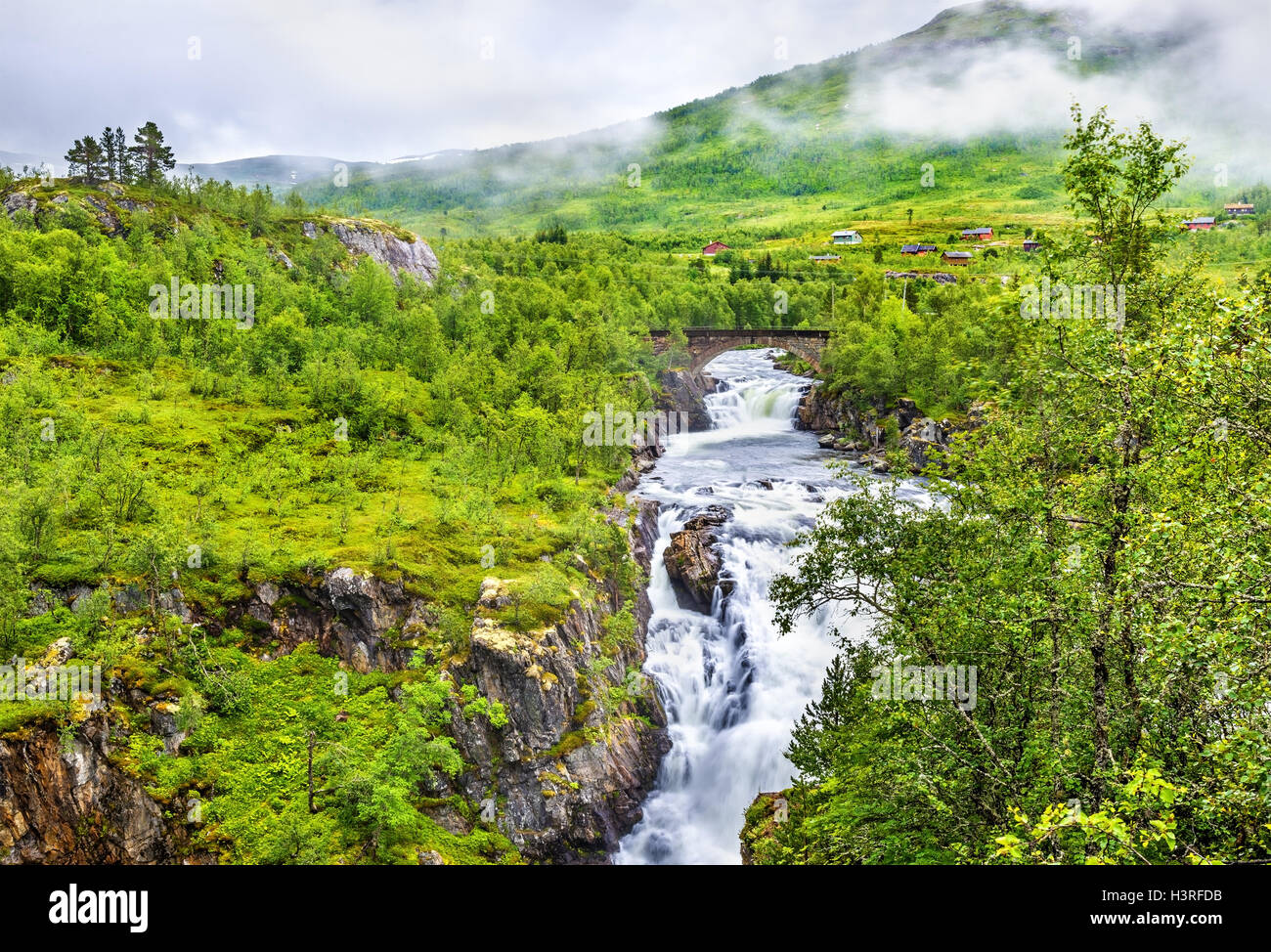 Voringsfossen cascata sul fiume Bjoreia in Hordaland, Norvegia Foto Stock