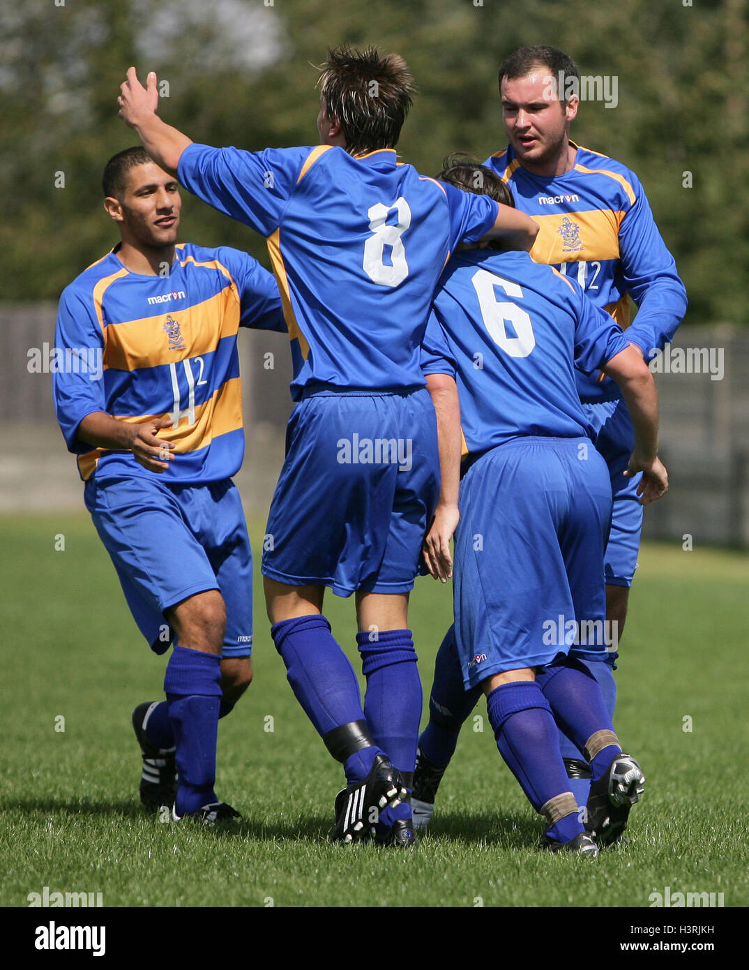 Ricki Mackin segna il primo gol per Romford e celebra - Romford vs Biggleswade Town - FA Cup Extra-Preliminary Round a Aveley FC - 17/08/08 Foto Stock