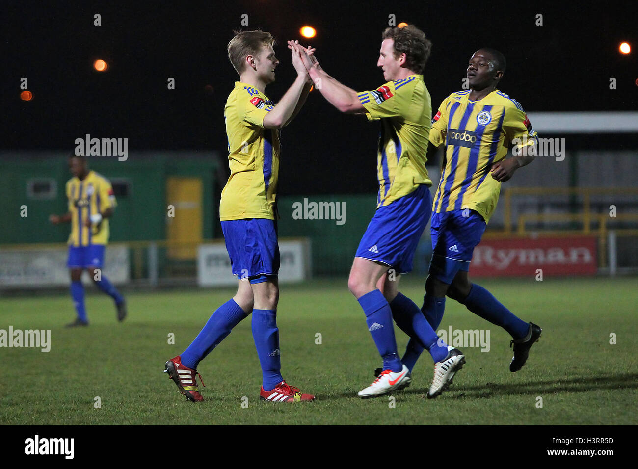 Jack Barry segna il primo gol per Romford e celebra - Romford vs Atletico VCD - Ryman League Division One North Football in nave Lane, Thurrock FC - 19/03/14 Foto Stock