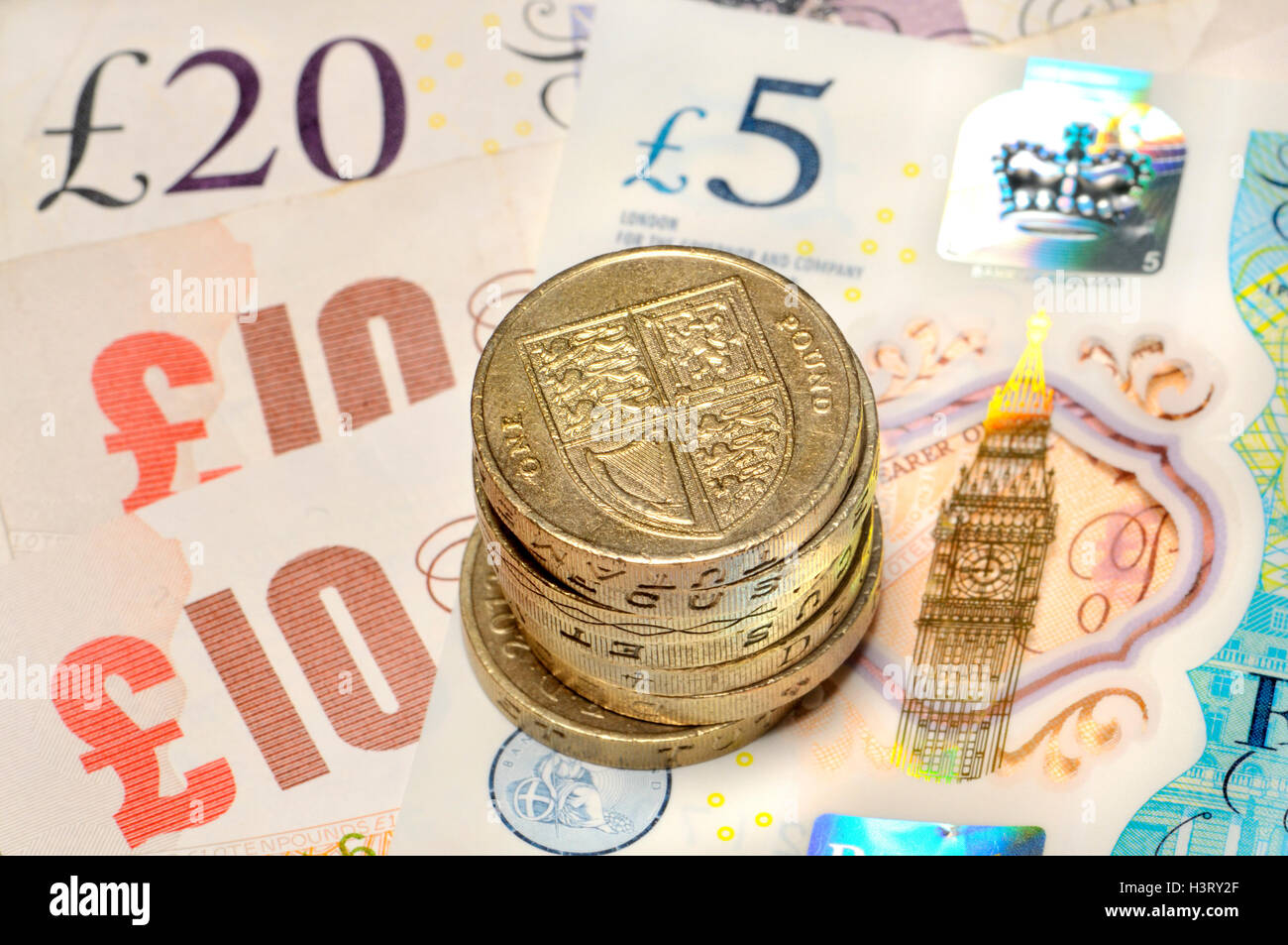 British denaro - pound monete sulle note, comprese nuove (2016) polimero £5 Foto Stock