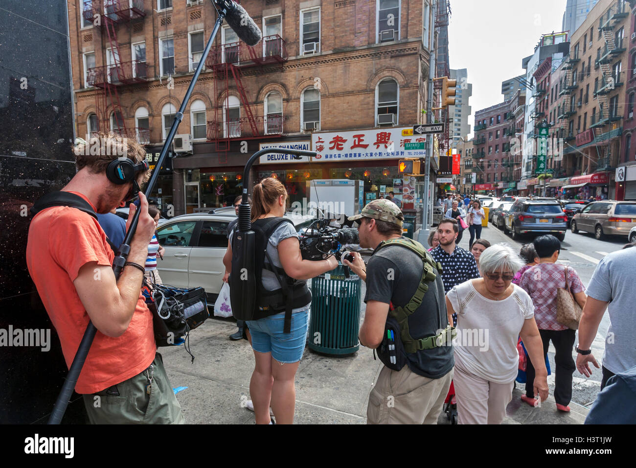 Cineasti video riprese in Chinatown, New York City. Foto Stock