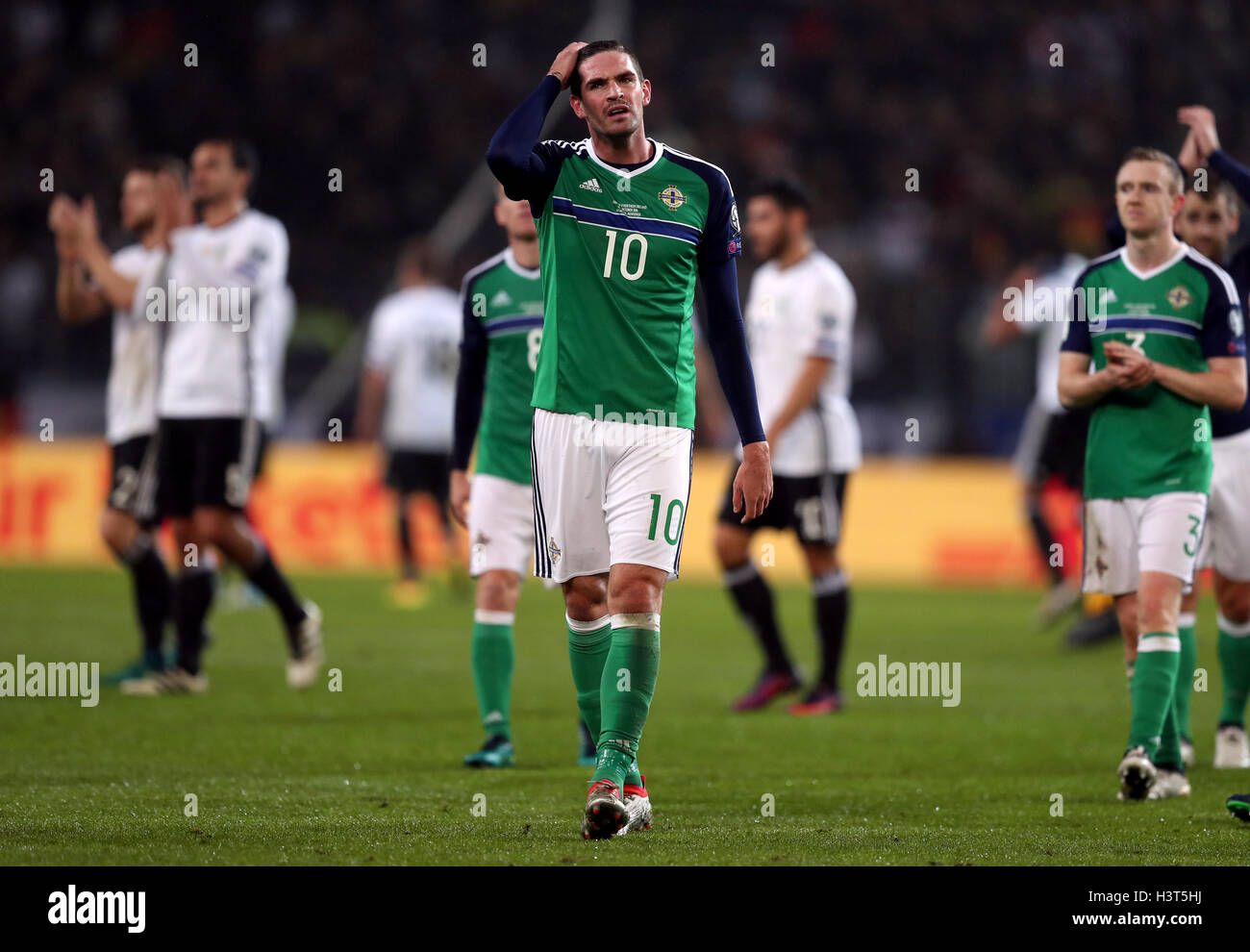 In Irlanda del Nord la Kyle Lafferty dopo il 2018 FIFA World Cup Match di qualificazione al HDI Arena, Hannover. Foto Stock