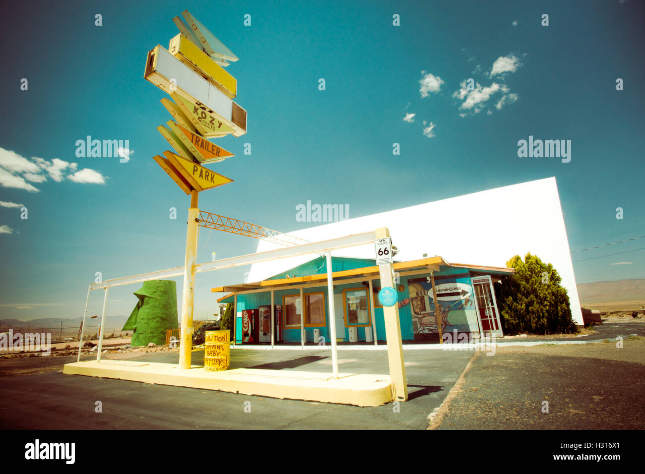 Architettura stradale lungo la storica Route 66 in Kingman Arizona Foto Stock