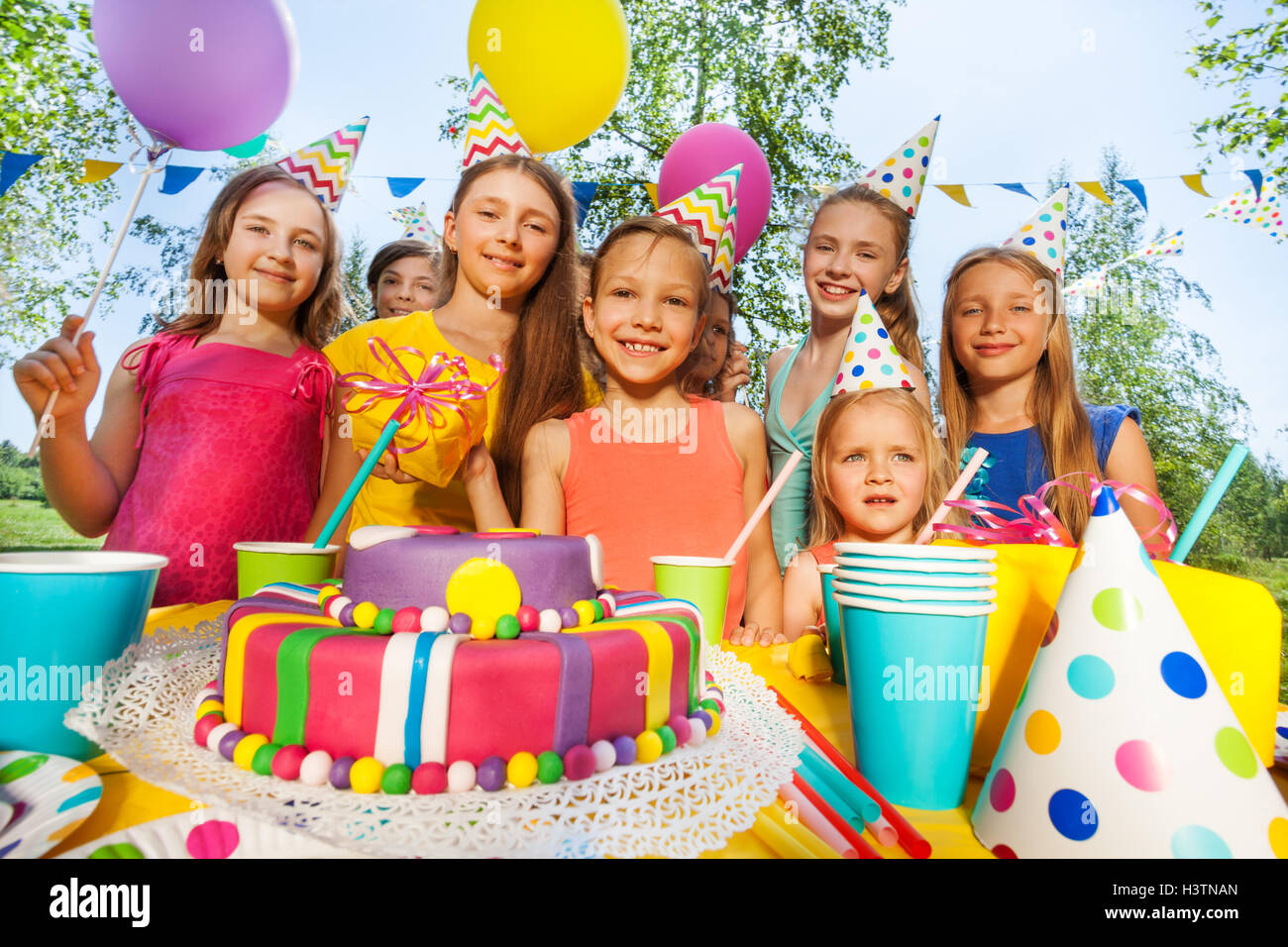 Gruppo di adorabili bambini divertendosi al B-giorni di festa Foto Stock