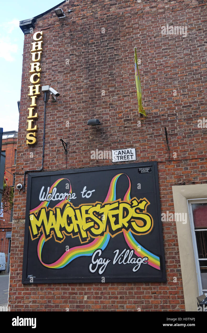 Churchills,Benvenuti al Canal St Gay Village,Manchester, Inghilterra Foto Stock