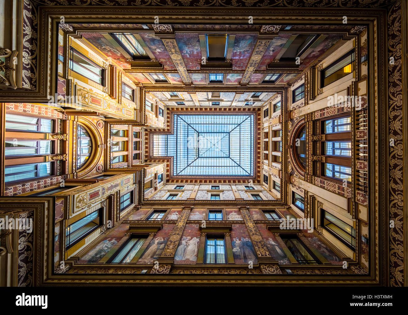 Cortile interno della galleria in Roma, Italia Foto Stock