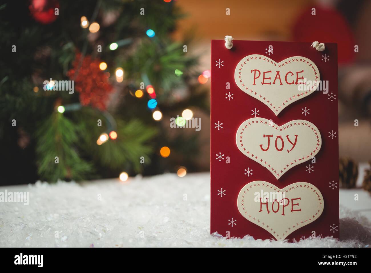 Natale Di Pace.Etichetta Di Natale Con Massaggi Di Pace Di Gioia E Di Speranza Foto Stock Alamy