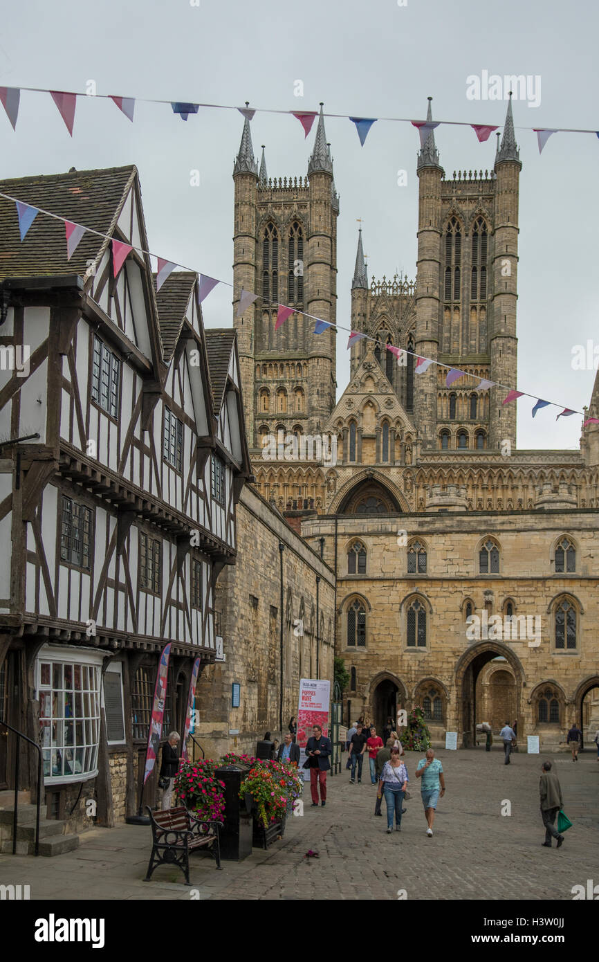 Leigh-Pemberton House e la Cattedrale di Lincoln, Lincoln, Lincolnshire, Inghilterra Foto Stock