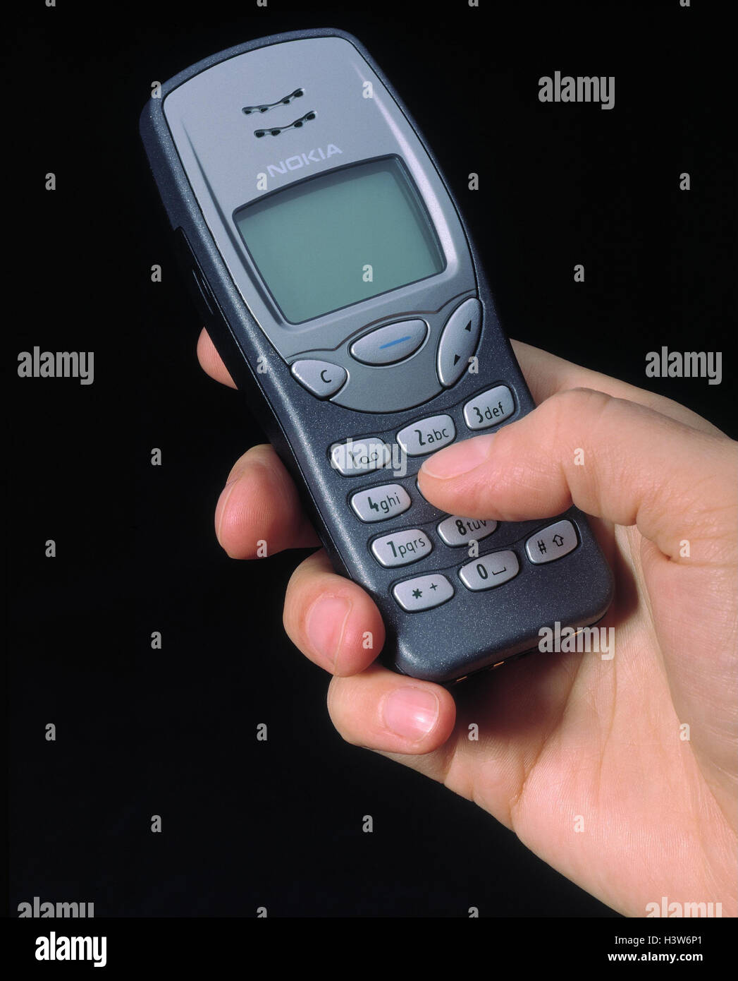 Mano, telefono cellulare, produttore, Nokia, pollex, selezionare, radio telefono, cellulare, comunicazione, telefono, SMS, trasmettere, ricevere messaggio breve messaggio, display, Foto Stock