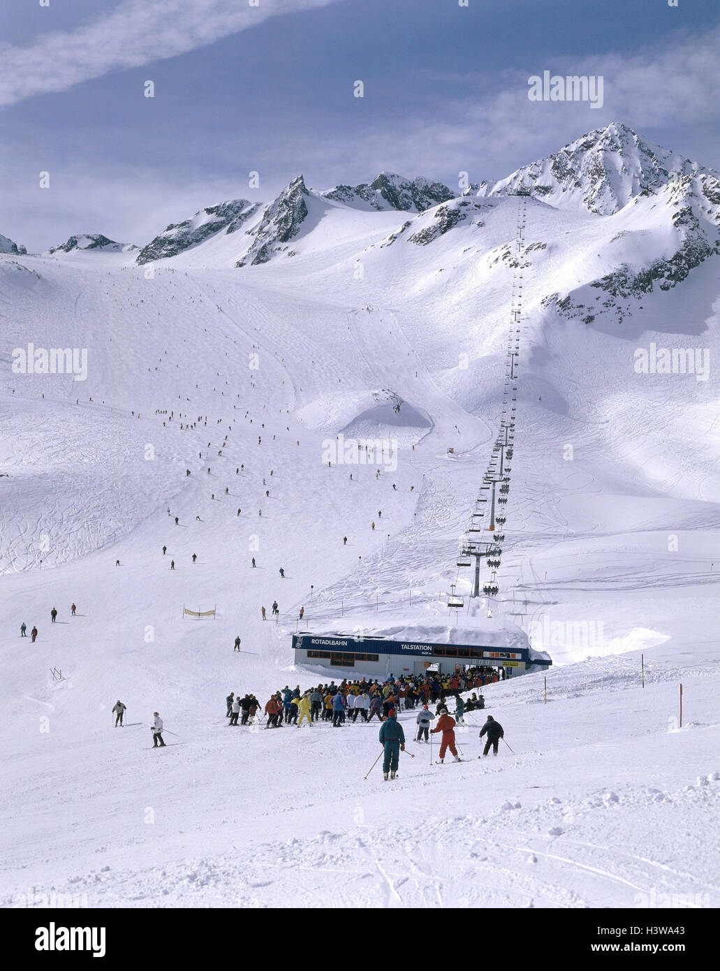 Austria, Tirolo, ghiacciaio Stubaier, stazione di sollevamento, 'Rotadlbahn', poltrona lift, sciatore, Stubaier punto selvatico (3340 m), Europa, Stato federale, Westösterreich, zona sciistica, Gletschskigebiet, sci, sport invernali, seggiovia, paesaggio di montagna, stagione inverno Foto Stock
