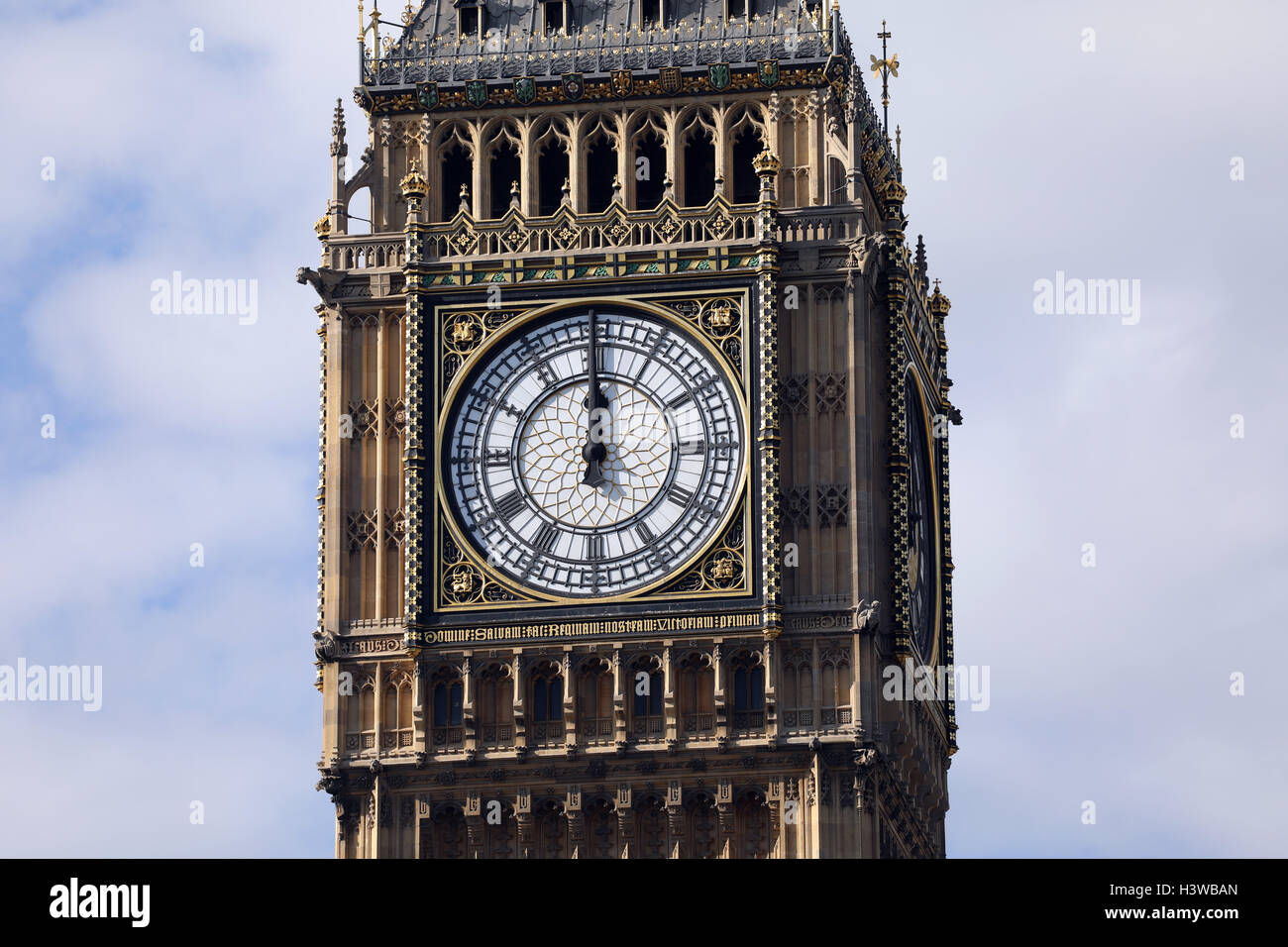 Il mezzogiorno 12 pm di dodici ore di Big Ben orologio Foto Stock