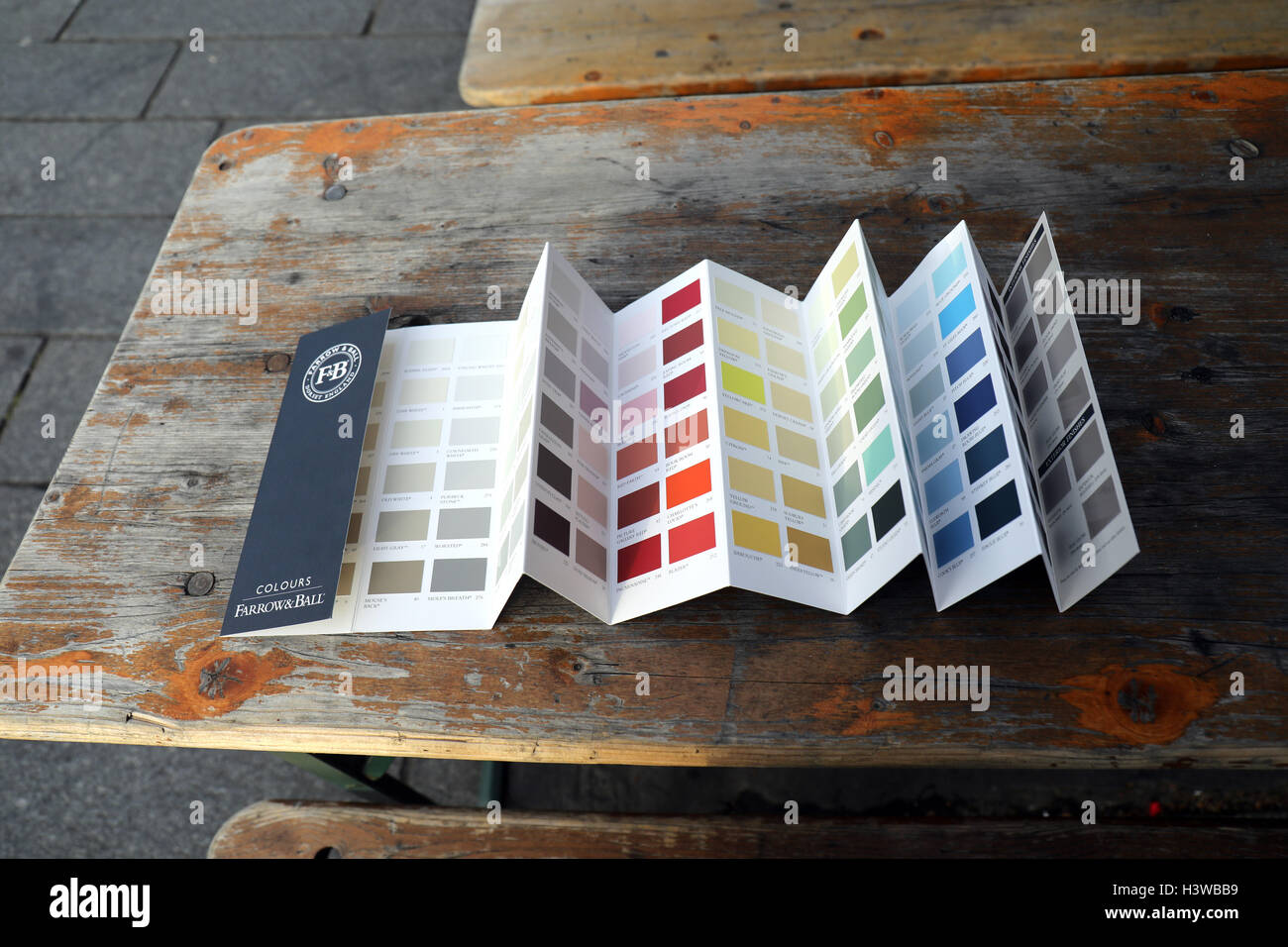 Farrow e sfera Paint shop i colori alla moda di classe media Foto Stock