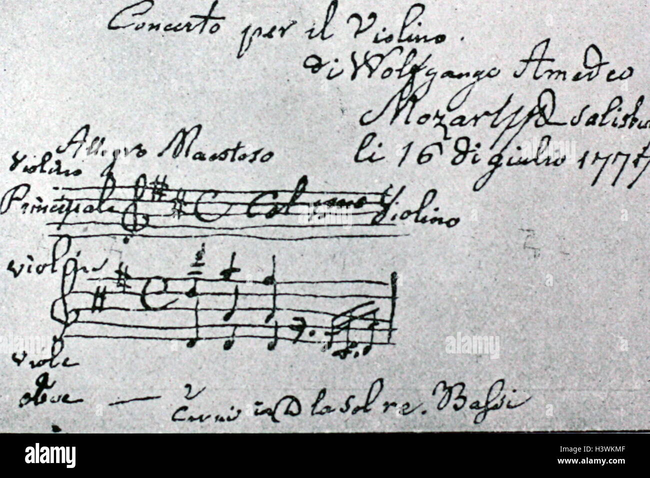 Fogli manoscritti di musica di Wolfgang Amadeus Mozart (1756-1791) un compositore austriaco di epoca classica, al suo pianoforte. Datata xviii secolo Foto Stock