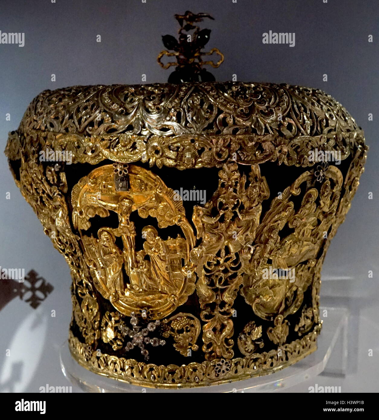 Turbante armeno, un simbolo di Cristo Re usurate durante un servizio religioso. Realizzato in argento, parzialmente dorato, velluto, vetro colorato e paste. Datata xviii secolo Foto Stock