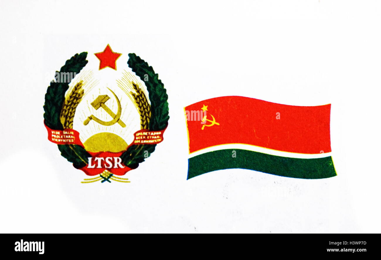 Bandiera della Lituania Repubblica Socialista Sovietica ed emblema . Il lettone Repubblica Socialista Sovietica, stabiliti durante la II Guerra Mondiale come un fantoccio stato sotto l'Unione Sovietica. In data xx secolo Foto Stock