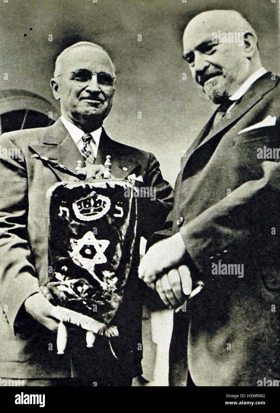 Fotografia di Chaim Weizmann (1874-1952) un leader sionista, statista israeliana, e primo presidente di Israele con il presidente Harry Truman (1884-1972) 33a Presidente degli Stati Uniti, politico e membro del partito democratico. In data xx secolo Foto Stock