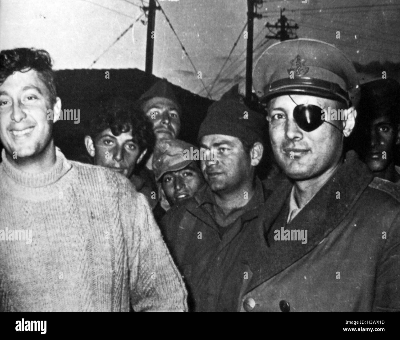 Fotografia di Ariel Sharon (1928-2014) e Moshe Dayan (1915-1981) un israeliano leader militare e politico. In data xx secolo Foto Stock