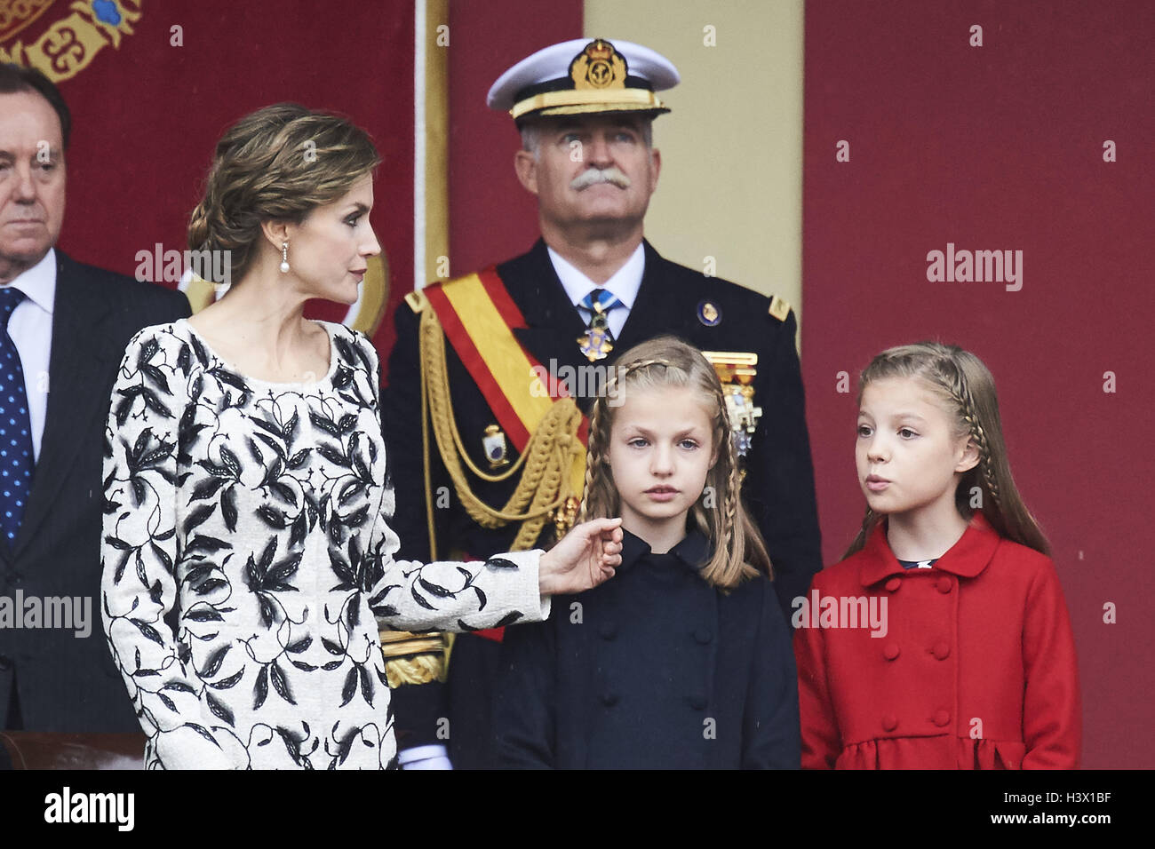 Madrid, Madrid, Spagna. Xii oct, 2016. Regina Letizia di Spagna, Crown Princess Leonor ha partecipato alla Giornata Nazionale parata militare il 12 ottobre 2016 a Madrid, Spagna. Credit: Jack Abuin/ZUMA filo/Alamy Live News Foto Stock