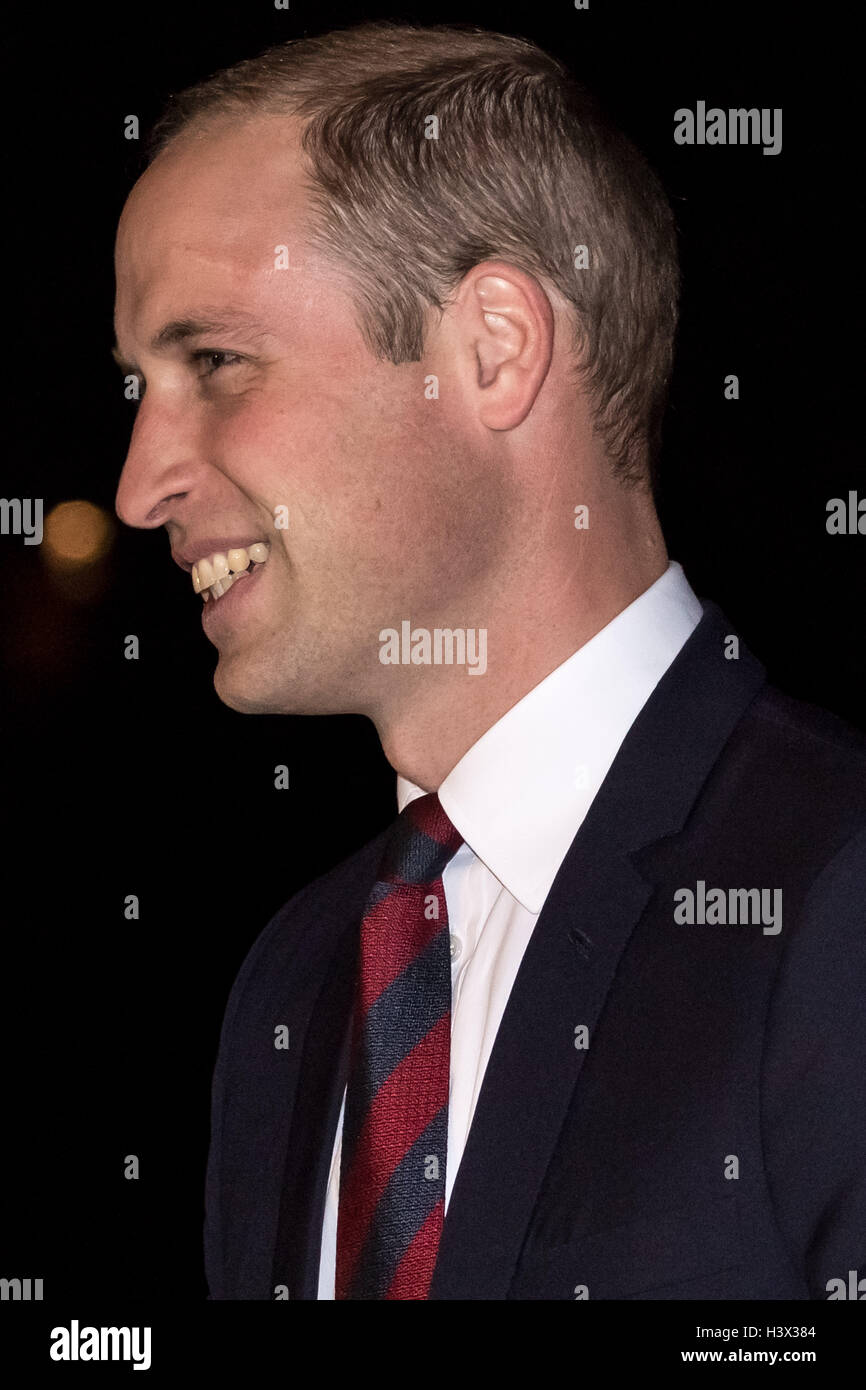 Londra, Regno Unito. Xii Ottobre, 2016. Il Duca di Cambridge, il principe William, arriva al Royal Hospital Chelsea per presentare il MOD datore di lavoro regime di riconoscimento Gold Awards Credito: Guy Corbishley/Alamy Live News Foto Stock