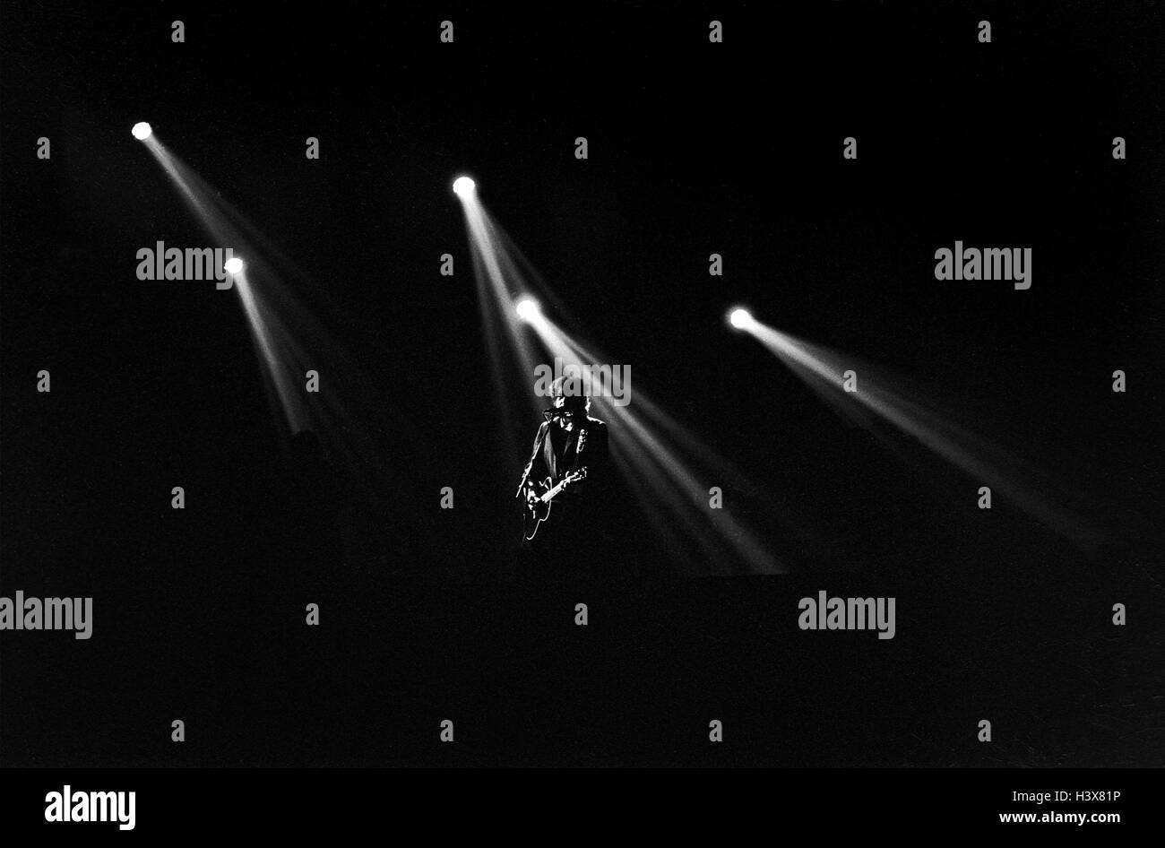 PIC FILE: Bob Dylan esegue Live at Wembley Arena di Londra Inghilterra Regno Unito il 8 giugno 1989. Bob Dylan vince il Premio Nobel per la letteratura 2016 il 13 ottobre 2016. Credito: Richard Wayman/Alamy Live News Foto Stock