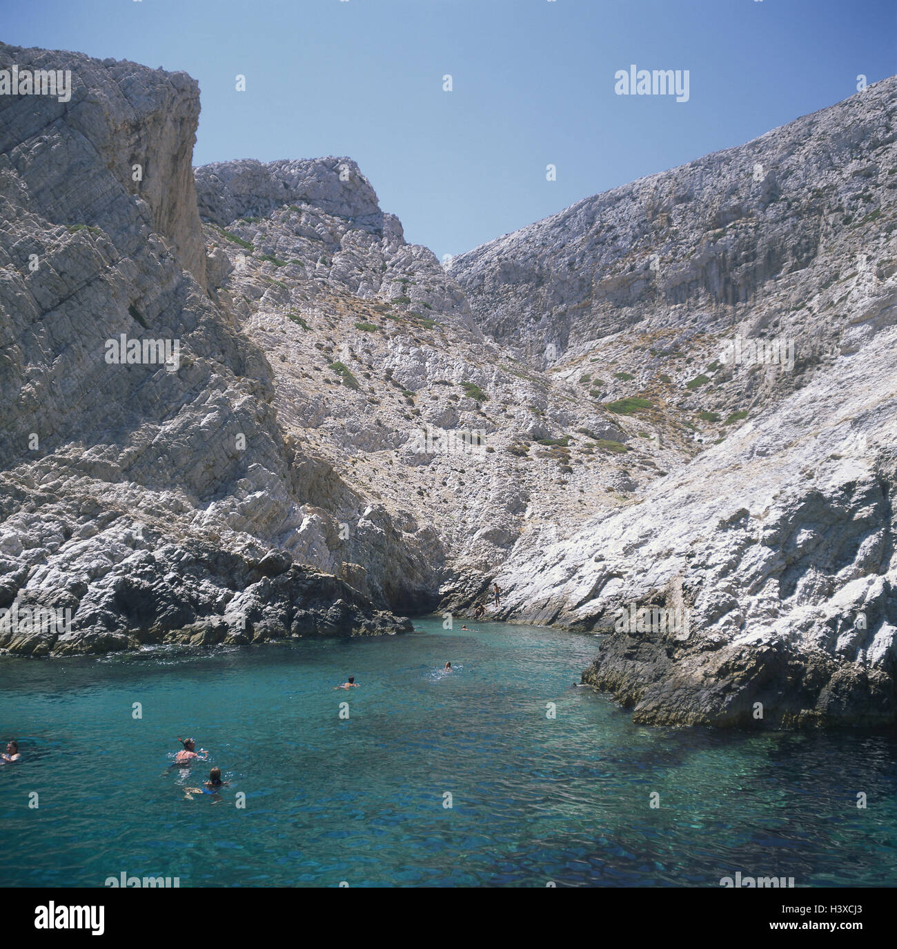 GR " isola Cicladi Folegandros, costa con Misotrouli, bagno baia, il Mare Egeo Foto Stock